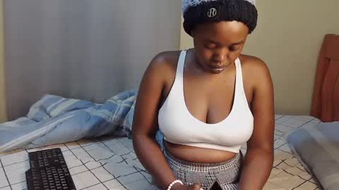Snapshot of honey_caddy chatting on June 27, 2026, 2:49 am honey_caddy online show from June 27, 2026, 2:49 am