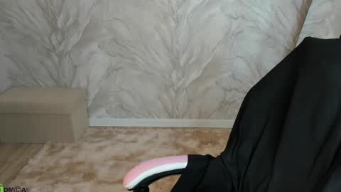 Honey online show from April 26, 2026, 1:47 am