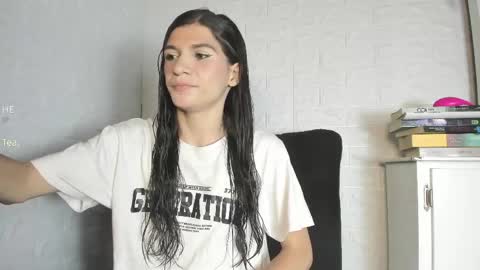 Snapshot of honey_darcy chatting on April 5, 2026, 11:57 pm honey_darcy online show from April 5, 2026, 11:57 pm