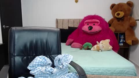 Snapshot of honey_hypnotic chatting on January 2, 2025, 4:35 pm honey_hypnotic online show from January 2, 2025, 4:35 pm