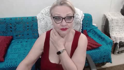 Snapshot of honey_lady_ chatting on November 8, 2025, 10:04 am Honey Lady online show from November 8, 2025, 10:04 am