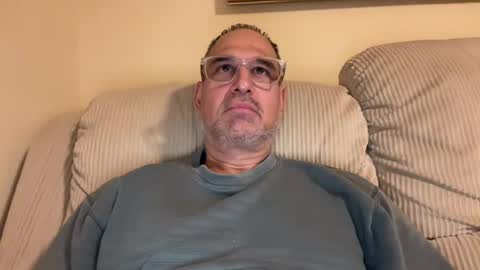 honey_man14 online show from June 17, 2026, 3:31 am