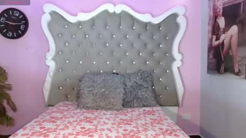 honey_moontsts online show from March 8, 2026, 12:31 pm