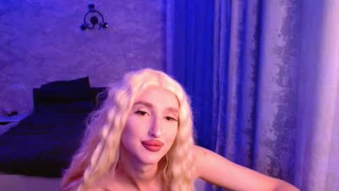 honey_sunset online show from September 29, 2025, 6:13 pm