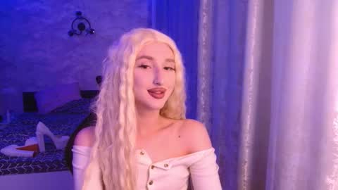 honey_sunset online show from October 16, 2025, 3:57 pm