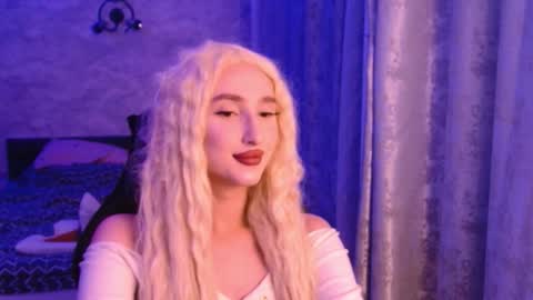 honey_sunset online show from November 30, 2025, 10:14 pm