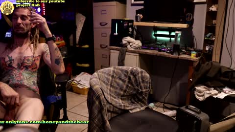 Honey and Bear online show from December 20, 2024, 6:50 am