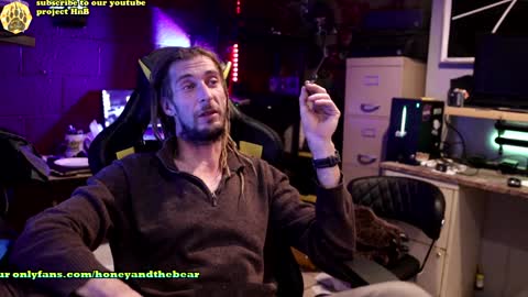 Honey and Bear online show from December 24, 2024, 3:38 am
