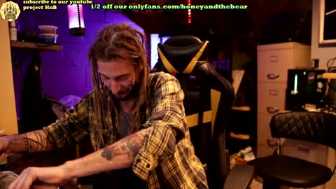 Honey and Bear online show from January 10, 2025, 6:09 am