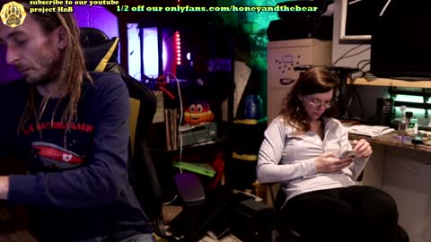 Honey and Bear online show from February 3, 2025, 2:03 am