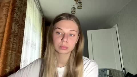 Snapshot of honeyaskren chatting on May 31, 2026, 10:00 am Klara online show from May 31, 2026, 10:00 am