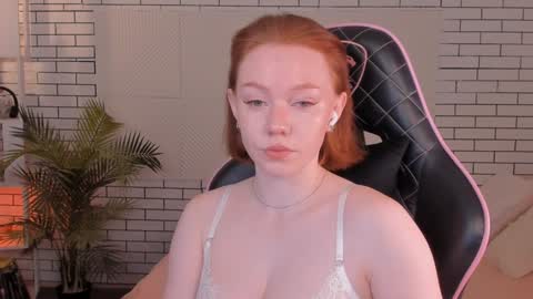 Snapshot of honeyautumn chatting on December 15, 2024, 11:53 pm honeyautumn online show from December 15, 2024, 11:53 pm