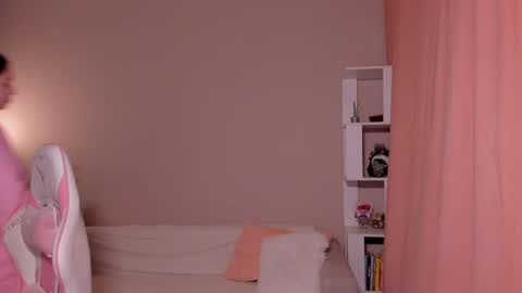 Snapshot of honeyautumn chatting on February 23, 2025, 12:08 am honeyautumn online show from February 23, 2025, 12:08 am