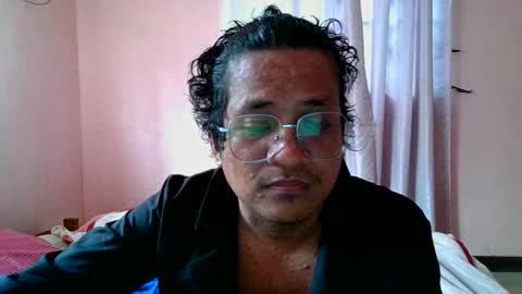 Honeybee online show from May 17, 2026, 11:23 pm