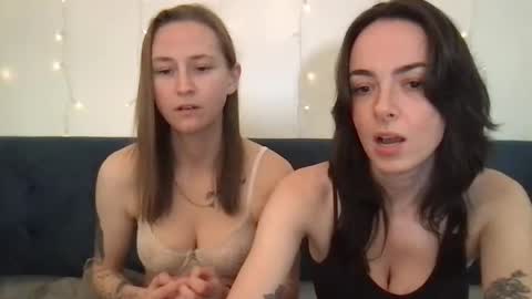 Snapshot of honeybeexx69 chatting on March 7, 2025, 3:40 am HoneyBeeXx69 online show from March 7, 2025, 3:40 am