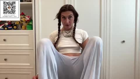 Snapshot of honeybelle8 chatting on May 28, 2026, 2:47 pm belle brunette online show from May 28, 2026, 2:47 pm