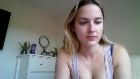 honeyblakex online show from June 17, 2026, 4:26 am