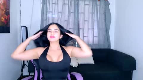 honeyboo_24 online show from April 19, 2026, 12:37 pm