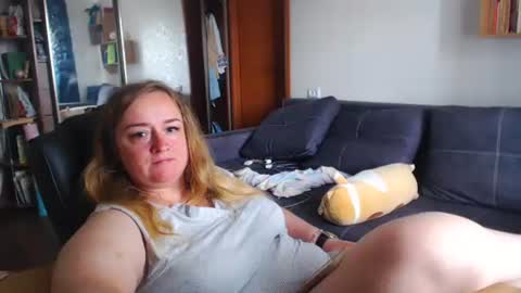 HoneydewMolly online show from May 25, 2026, 8:53 am