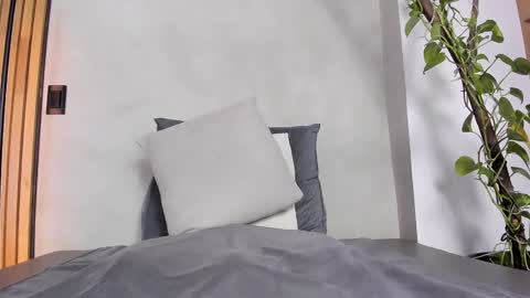 Sofia independent model online show from December 23, 2024, 11:14 am