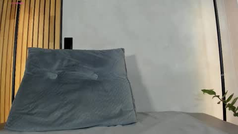 Sofia independent model online show from December 18, 2025, 11:38 am