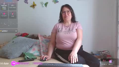 Snapshot of honeyhotpaty chatting on December 19, 2024, 6:23 pm sofia online show from December 19, 2024, 6:23 pm