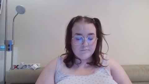 honeyplush online show from November 24, 2025, 6:07 pm