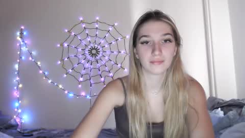 honeyveil online show from November 12, 2025, 12:27 pm