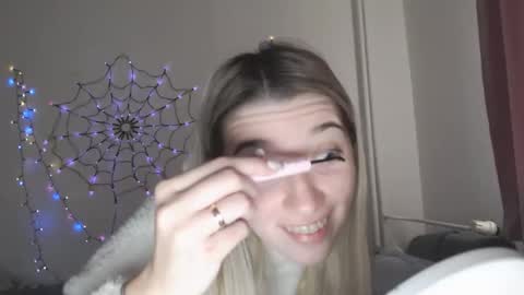 honeyveil online show from November 26, 2025, 10:05 am