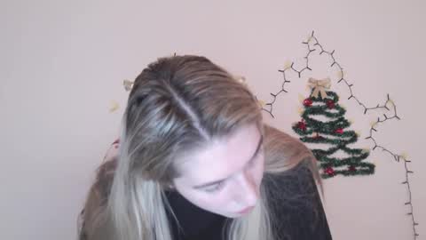 honeyveil online show from January 12, 2026, 1:38 pm