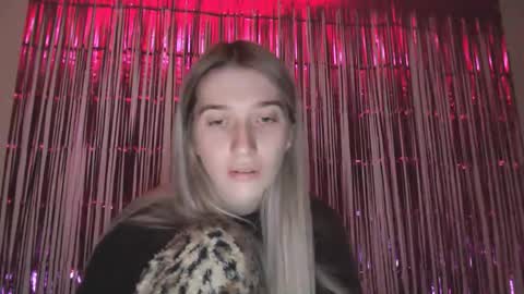 Snapshot of honeyveil chatting on February 12, 2026, 5:52 pm honeyveil online show from February 12, 2026, 5:52 pm