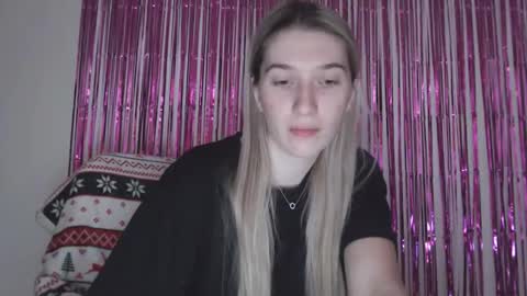 Snapshot of honeyveil chatting on February 18, 2026, 1:07 pm honeyveil online show from February 18, 2026, 1:07 pm