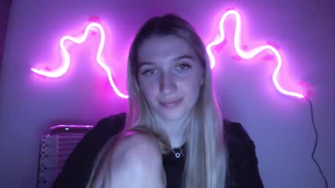 honeyveil online show from March 9, 2026, 8:35 pm