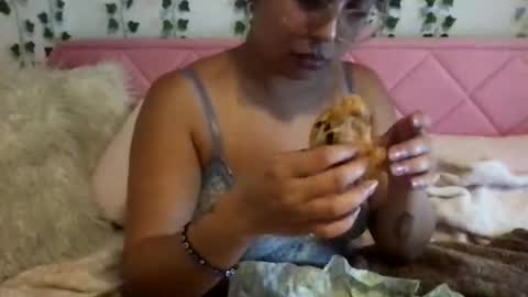 honeyyy89 online show from February 10, 2026, 4:27 am