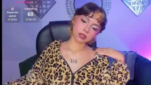 honeyy_taylor online show from July 14, 2026, 2:23 pm