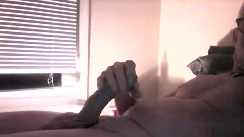 Snapshot of honj19747 chatting on October 14, 2025, 9:43 am honj19747 online show from October 14, 2025, 9:43 am