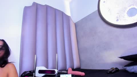 honnyy_23 online show from April 18, 2026, 7:40 pm