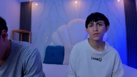 hoot_booys_ online show from January 16, 2026, 7:40 pm