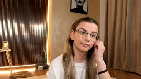 Chloe online show from May 27, 2026, 8:17 pm