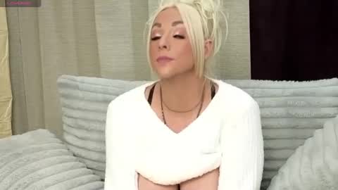 Snapshot of hopedayleexo chatting on October 6, 2025, 9:12 pm Hope Daylee online show from October 6, 2025, 9:12 pm