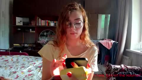 Snapshot of hoppypoppyy chatting on September 17, 2025, 1:02 pm Bambi online show from September 17, 2025, 1:02 pm