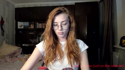 Snapshot of hoppypoppyy chatting on October 13, 2025, 3:12 pm Bambi online show from October 13, 2025, 3:12 pm