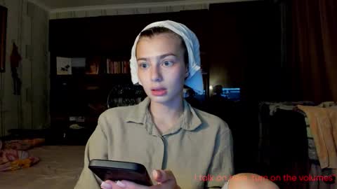 Snapshot of hoppypoppyy chatting on October 17, 2025, 3:03 pm Bambi online show from October 17, 2025, 3:03 pm
