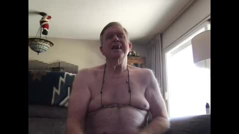 Snapshot of horndog69b chatting on December 16, 2024, 6:27 pm horndog online show from December 16, 2024, 6:27 pm