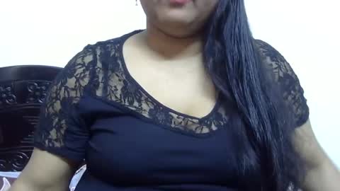 Snapshot of horneydesibabe chatting on December 18, 2024, 9:47 am horneydesibabe online show from December 18, 2024, 9:47 am