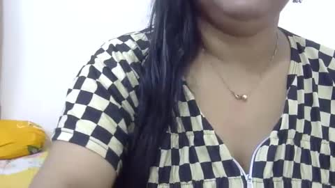Snapshot of horneydesibabe chatting on January 11, 2025, 8:33 am horneydesibabe online show from January 11, 2025, 8:33 am