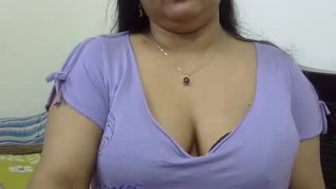 Snapshot of horneydesibabe chatting on January 15, 2025, 7:44 pm horneydesibabe online show from January 15, 2025, 7:44 pm