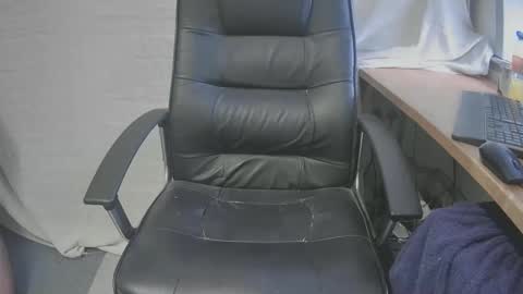 horneypanties305300 online show from June 5, 2026, 1:28 pm