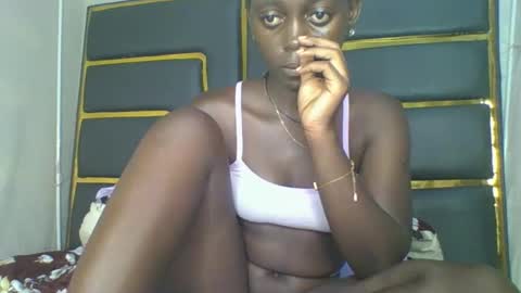 Bella online show from October 31, 2025, 11:17 pm