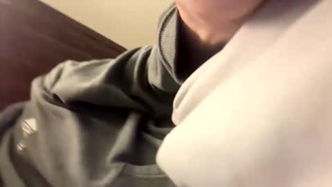 Snapshot of hornyboi2710 chatting on March 29, 2026, 4:40 pm Justin 7 inches online show from March 29, 2026, 4:40 pm